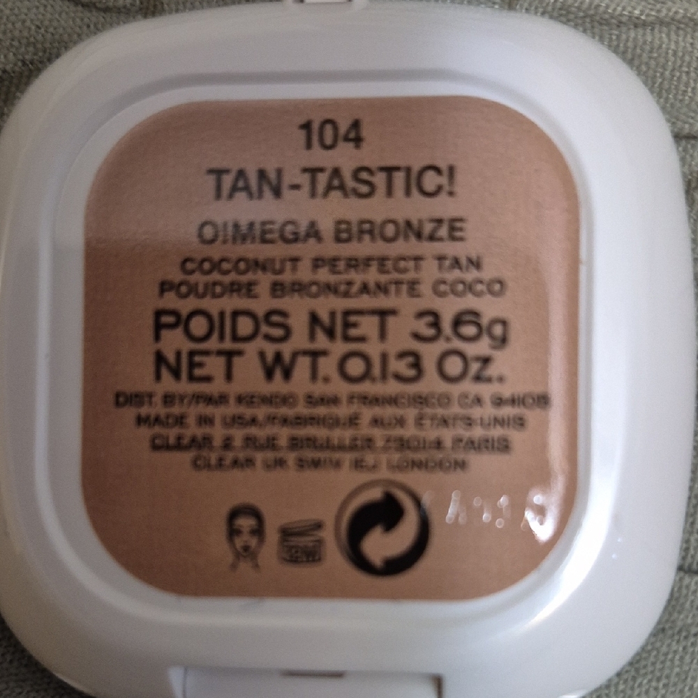 Marc Jacobs Sleek White Compact - Picture 6 of 7